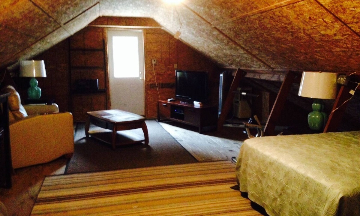 Pleasant Hill Apartment | Rustic Cozy Loft Cabin