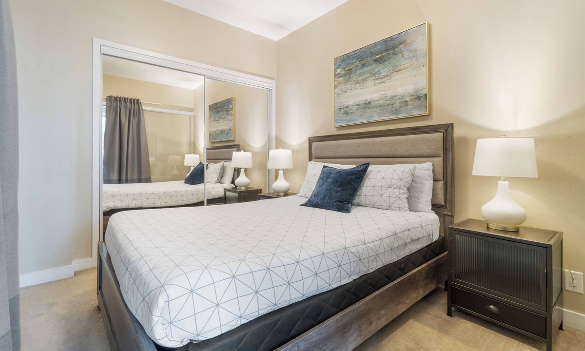Central Waterfront Condo | Rustic DT Condo w/1 Bed + Sofabed