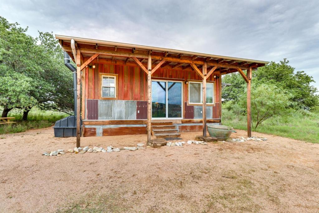 Mason Apartment | Rustic Eco-Cabin Llano River Getaway on 68 Acres!
