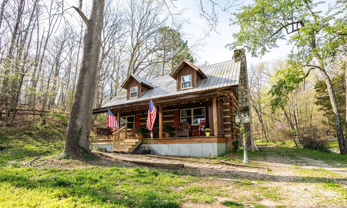 Linn Creek Cabin | Rustic Family Friendly Cabin