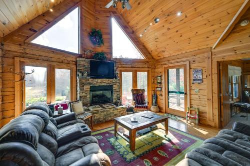 Fancy Gap House | Rustic Fancy Gap Cabin w/Blue Ridge Parkway Views