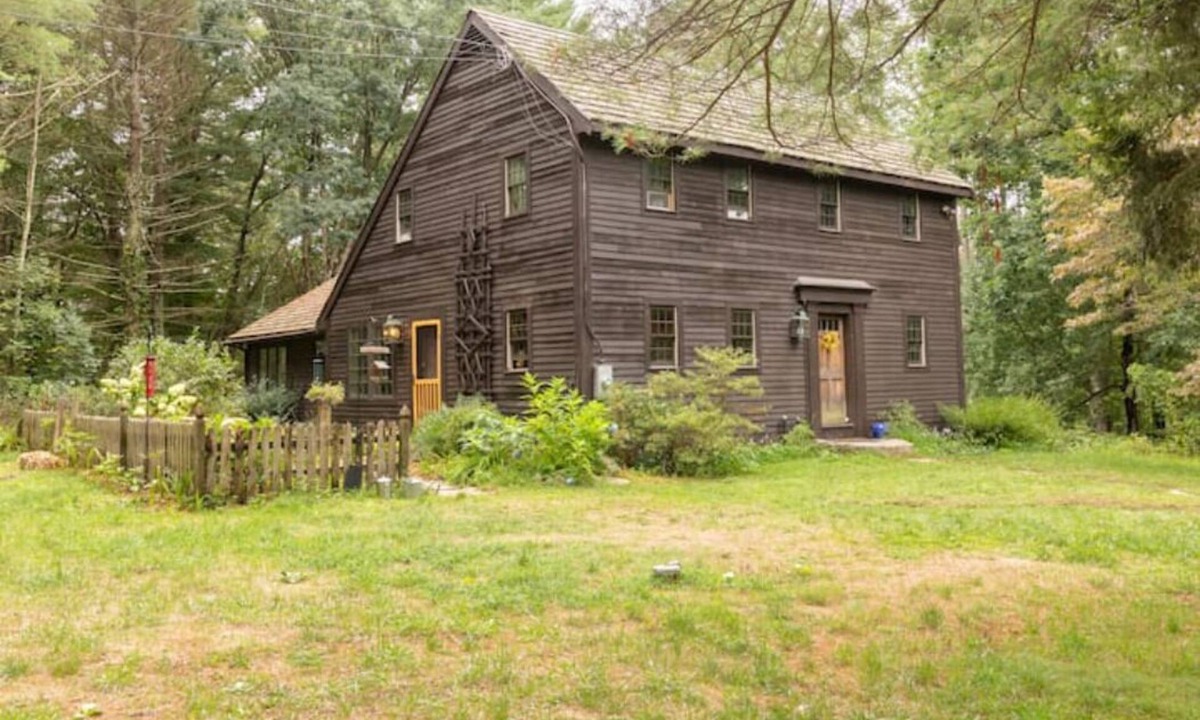 Rogers Apartment | Rustic Farmette Studio with Hot Tub & Pool