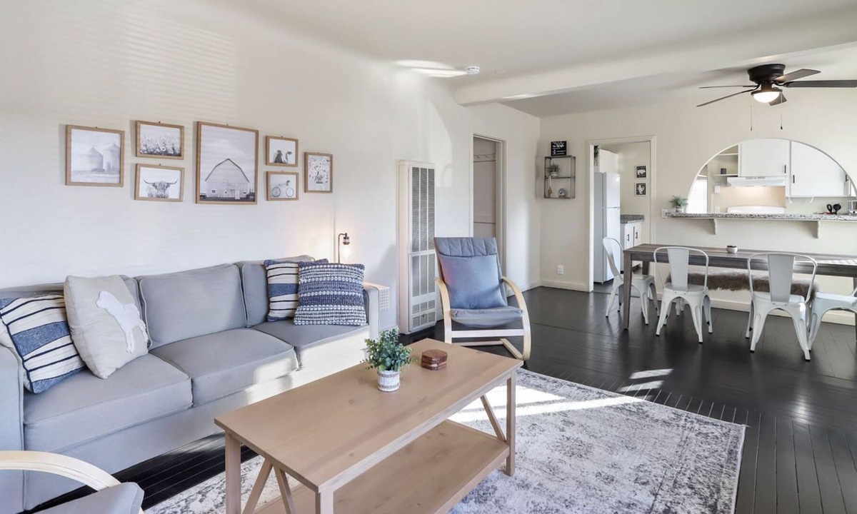 Escalon House | Rustic Farmhouse located in a small town in the Central Valley