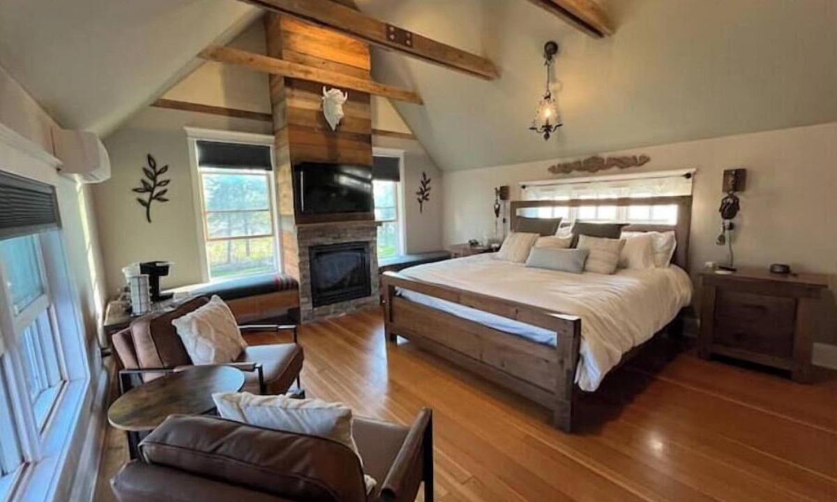 Goodhue County House | Rustic Farmhouse on the Vineyard
