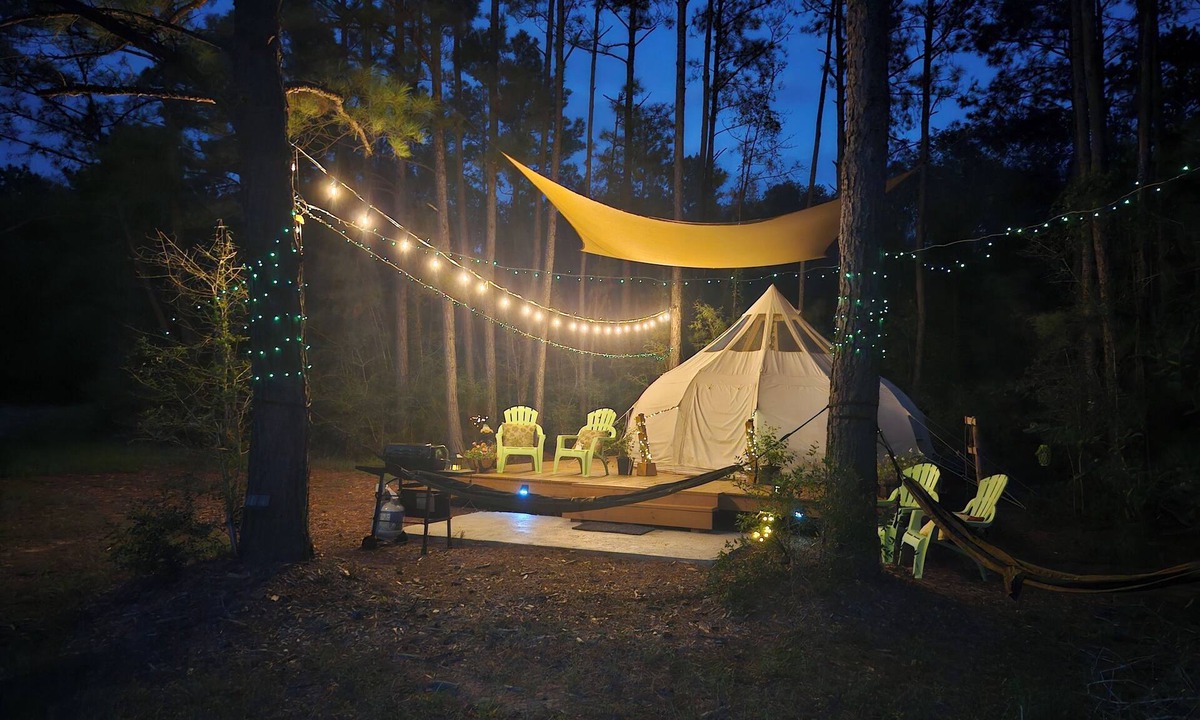 Conroe Cabin | Rustic Glamping with Goats in Forest Near Houston