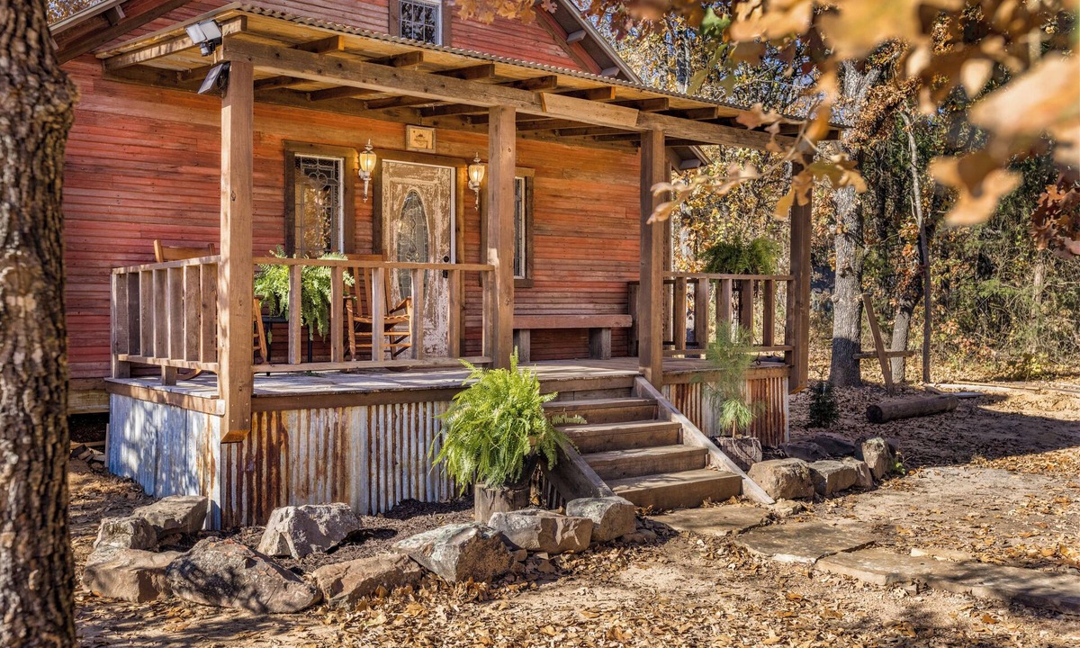 Coleman Cabin | Rustic Grace Cabin near Tishomingo, Oklahoma