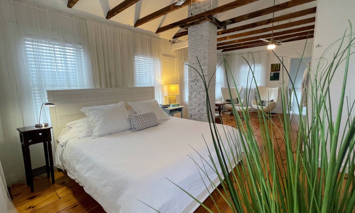 Marblehead House | Rustic Historic Old Town Home Free Parking