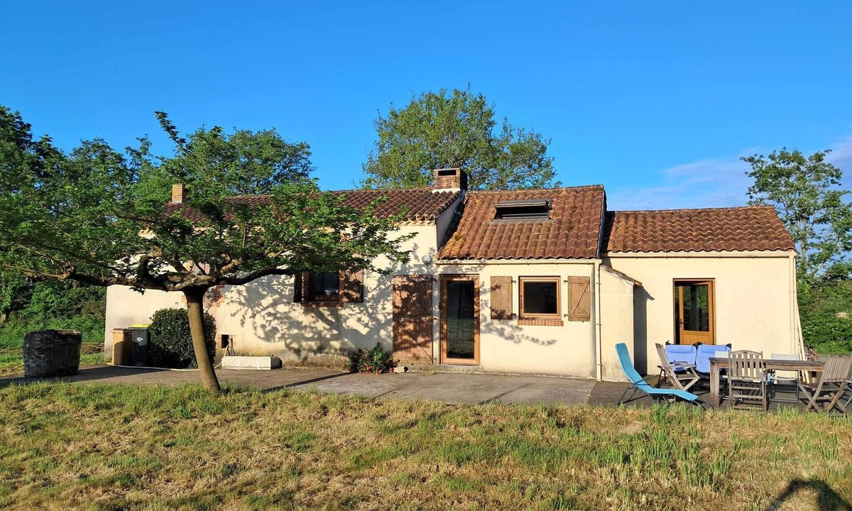 La Chapelle-Hermier House | Rustic house at the foot of a wood. Calm place with total disconnection