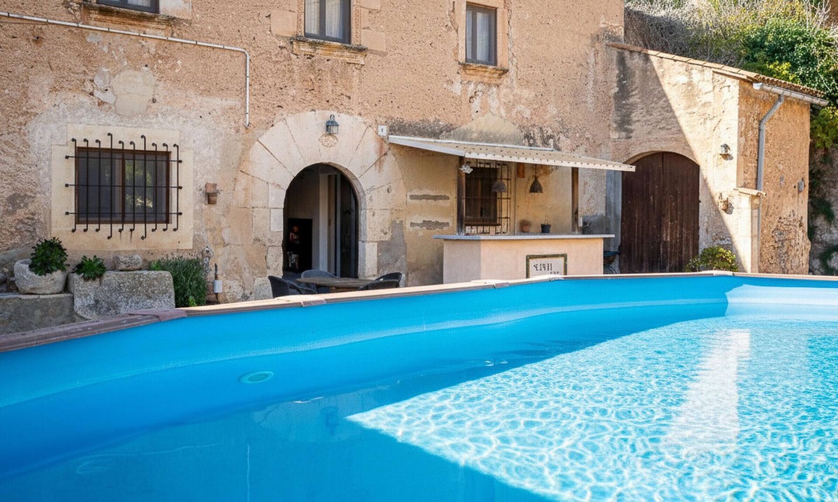 Roda de Bara House | Rustic House with Private Pool near the Beach