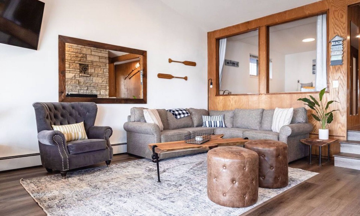 Silver Lake House | Rustic Lake House - Family Fun!