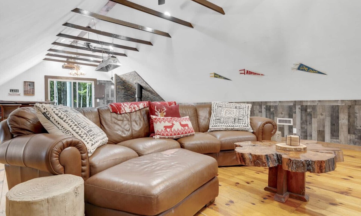 Moultonborough House | Rustic Lakehouse - Firepit & Funhouse