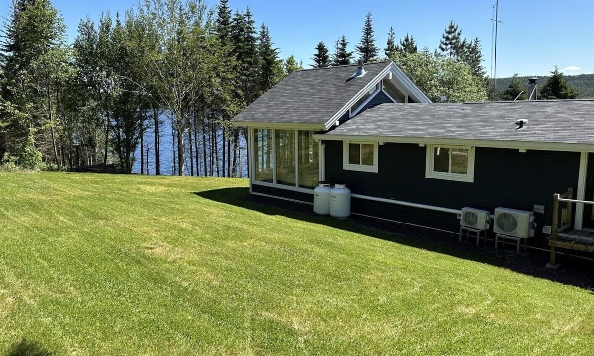 Terra Nova Cottage | Rustic Lakeside Cabin with Hot Tub