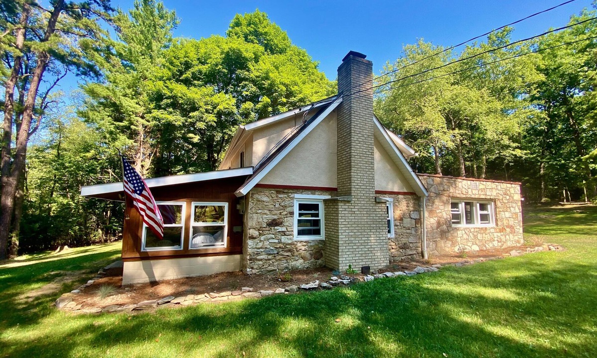 Philipsburg Cabin | Rustic Lodge near Black Moshannon & Penn State