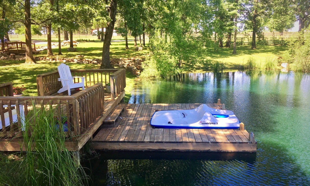 Doniphan House | Rustic Lodge Near Current River: Pond + Fire pit + Trails + Pickleball + Fishing
