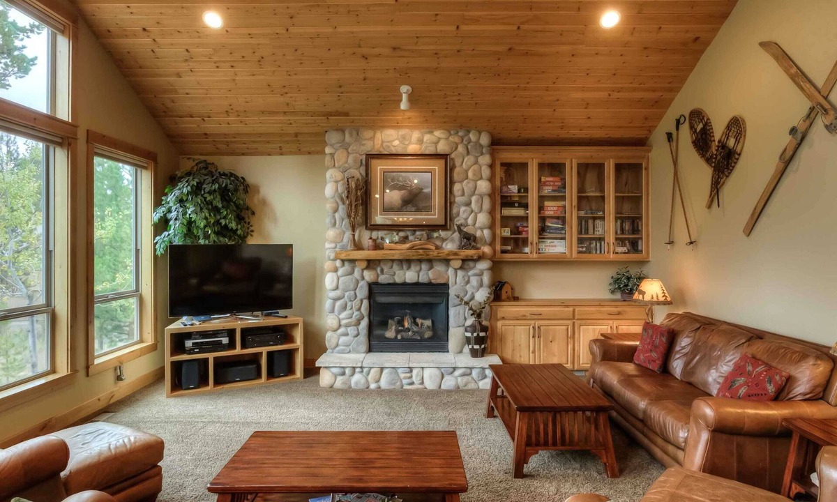 Deer Park House | Rustic lodge w/game room & hot tub