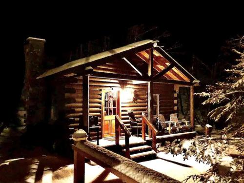 Lisbon House | Rustic Log Cabin #6 - "Fireside" Near Franconia Notch State Park