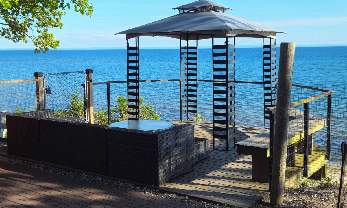 Port Colborne Cabin | Rustic Log Cabin With A Private Beach.