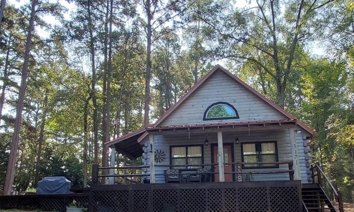 Hawkins Cabin | Rustic Log Cabin on beautiful Lake Hawkins