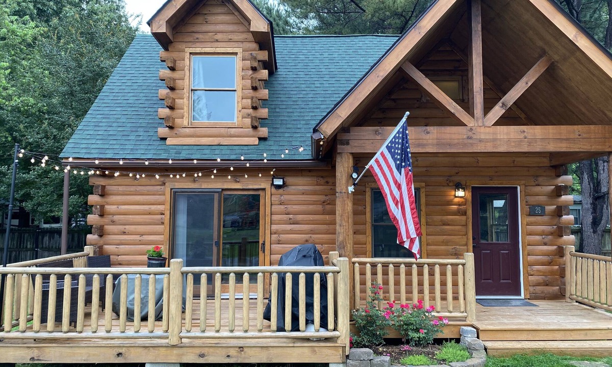 Heber Springs House | Rustic Log Cabin at Swinging Bridge