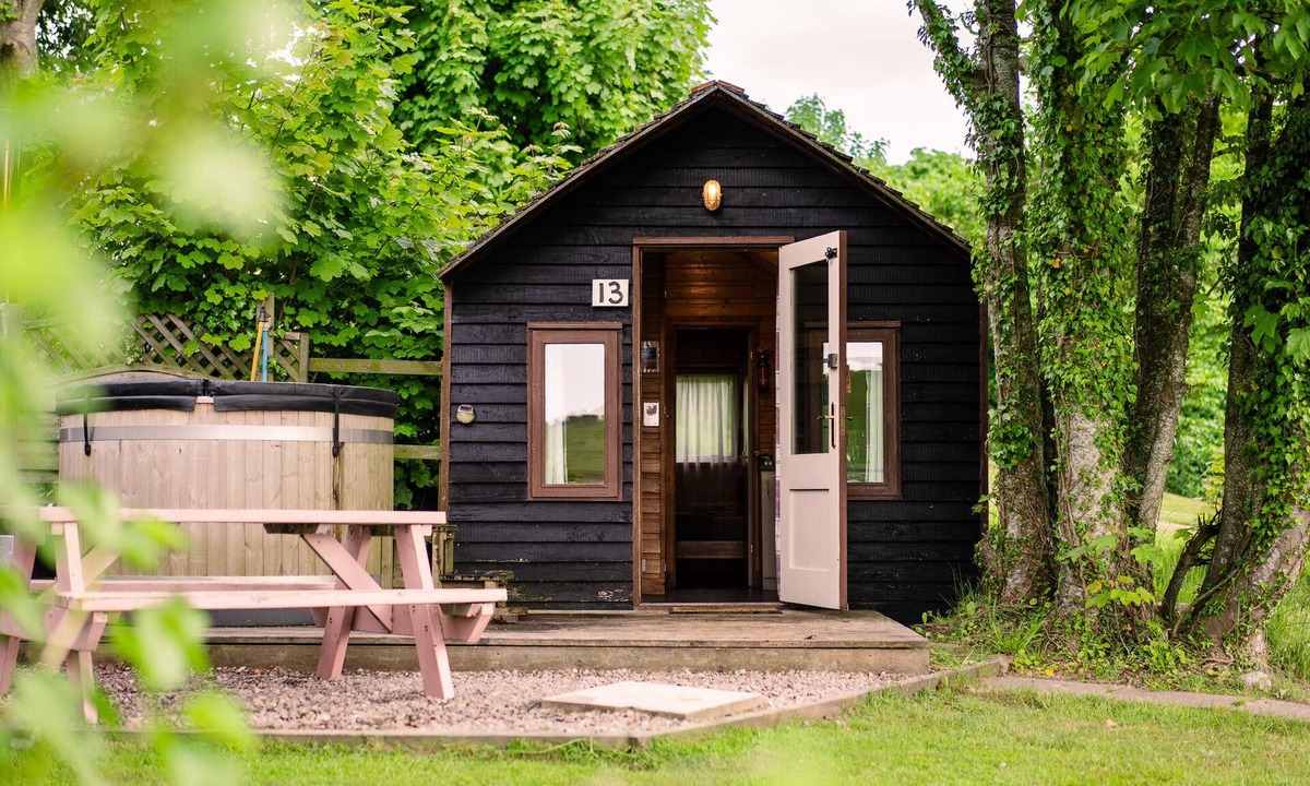 Forres House | Rustic Log Cabin With Hot Tub
