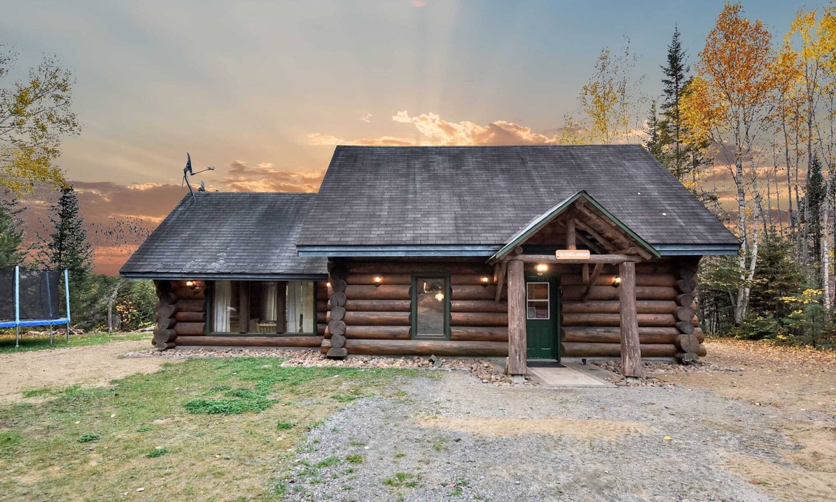 Trois-Rives House | Rustic Log Chalet in Nature | Chalet Le Melisse