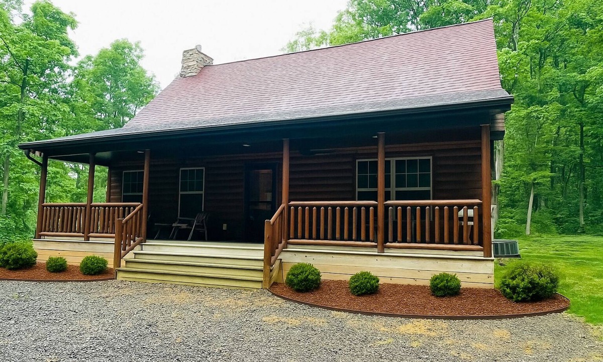 Mattawana House | Rustic Log Home, 2 Bedroom with loft, Quiet and Secluded.