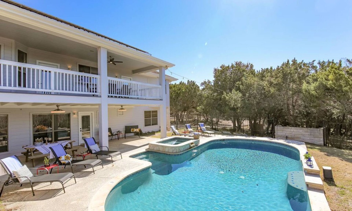 Austin House | Rustic-Luxe Hill Country Escape: Pool, Fire Pit & Stylish Comfort for Groups