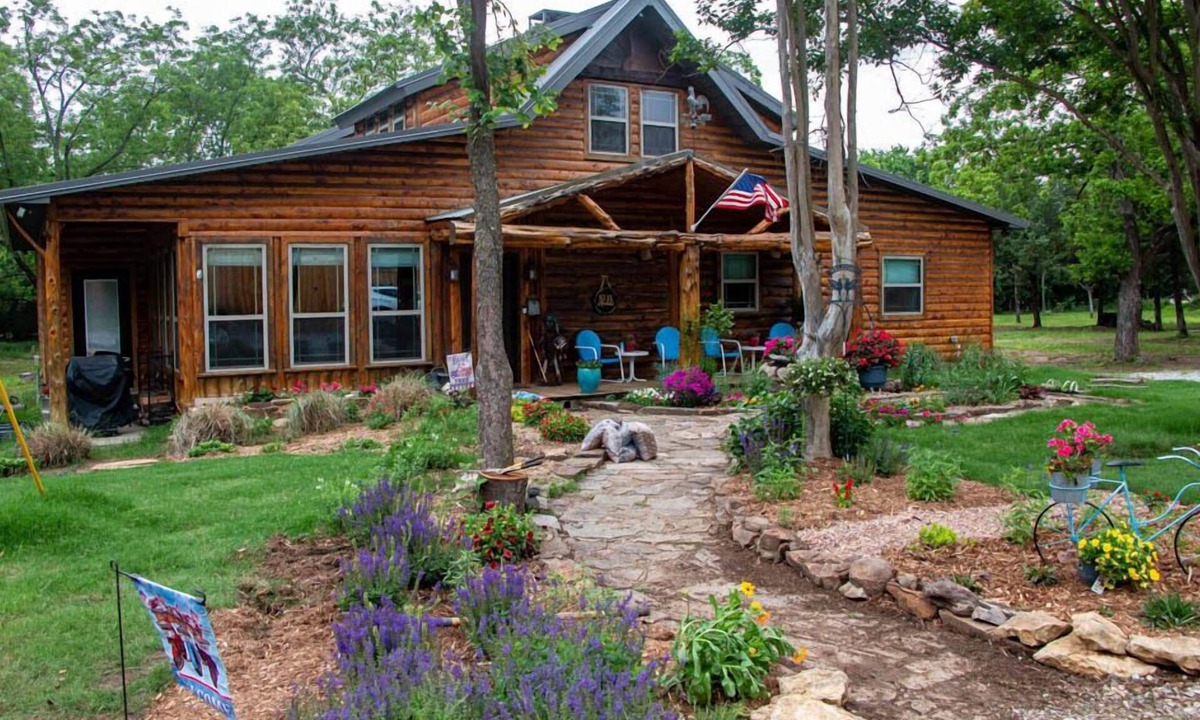 Durant Cabin | Rustic/Luxurious OKLA Log Cabin -Cannabis Friendly