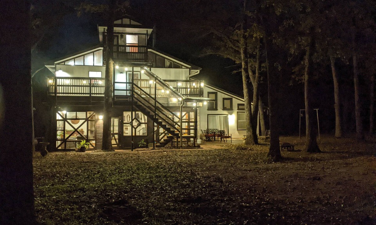 Perry Cabin | Rustic modern cabin surrounded by trees and large yard 25 miles from Waco/Temple