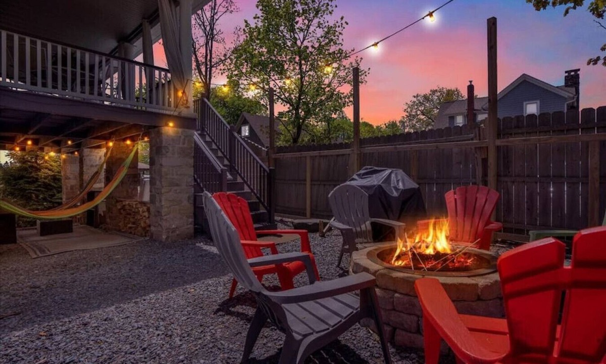 Mount Pocono House | Rustic & Modern:HotTub+FirePit+15 min to Camelback