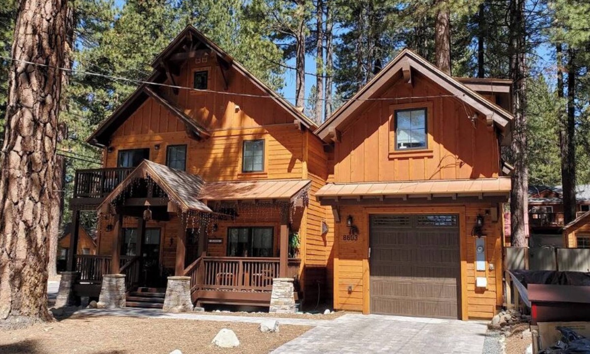 Kings Beach House | Rustic/Modern Open Concept Spacious 3br-Walk to Beach, level 2 tesla charger