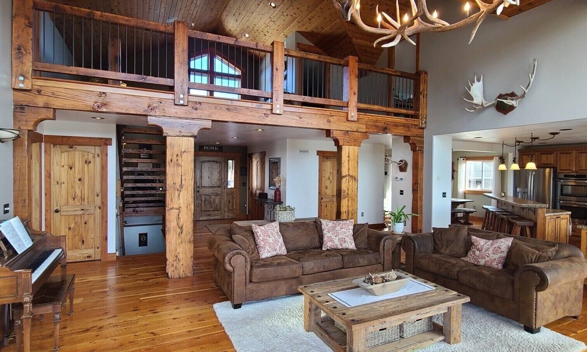 Miller Creek House | Rustic Montana getaway