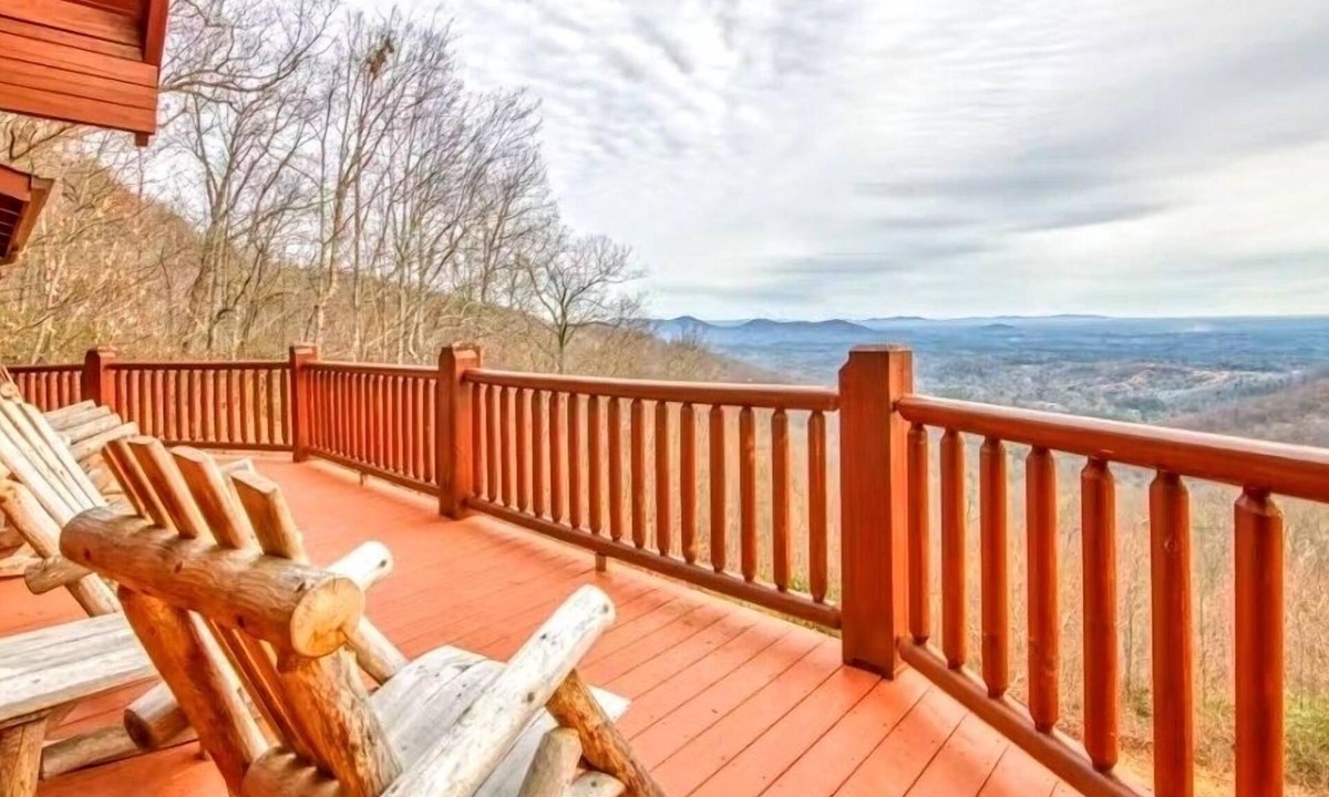 Lake Lure House | Rustic mountain-view home with deck, fire pit, hot tub, fireplace, & game room