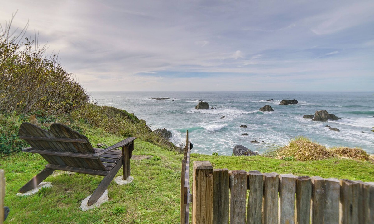 Westport House | Rustic Oceanfront Mendocino Coast Cottage w/Deck!