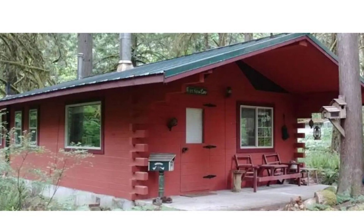 Marblemount Cabin | Rustic OFF GRID Cabin plus bunk house sleeps 6!