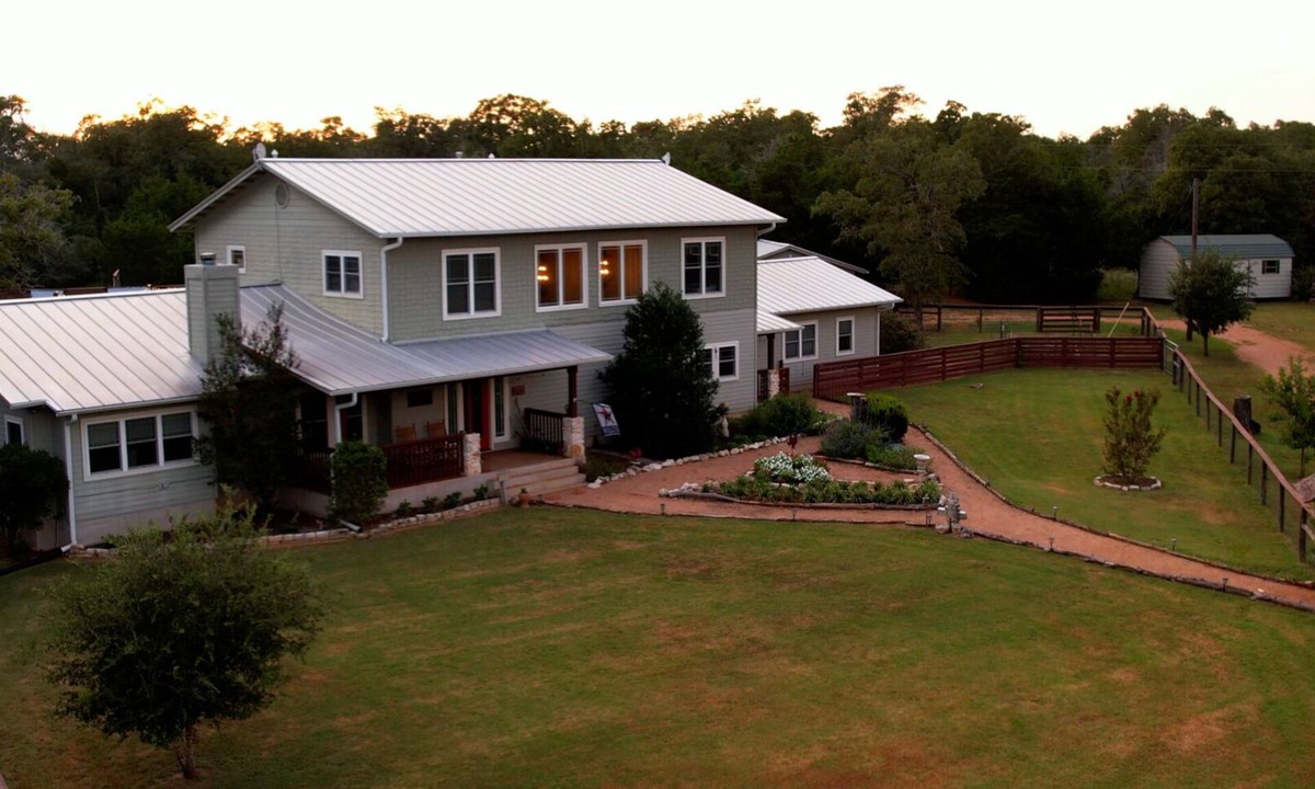 Smithville House | Rustic paradise! Sleeps 15! SUMMER SPECIAL! EARLY CHECK-IN, LATE CHECK-OUT!
