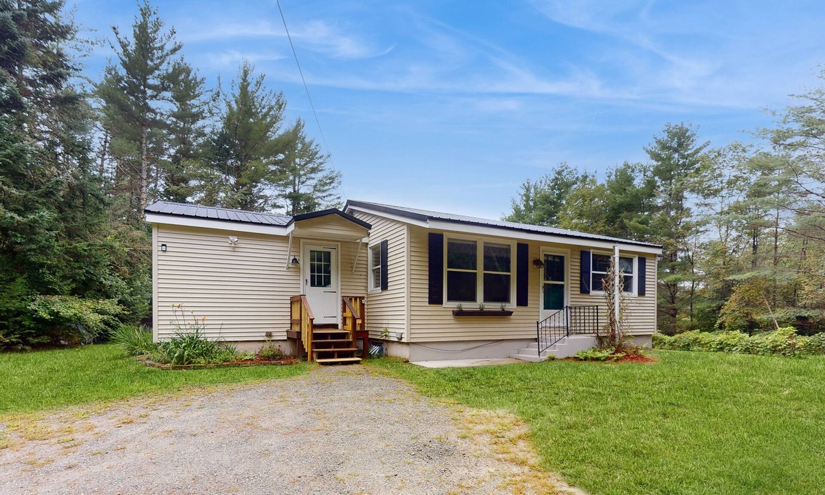 Easton House | Rustic, peaceful dog friendly home with grill, WIFI and nature all around