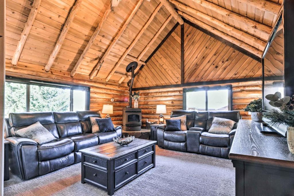 Post Falls House | Rustic Post Falls Cabin Family Friendly!