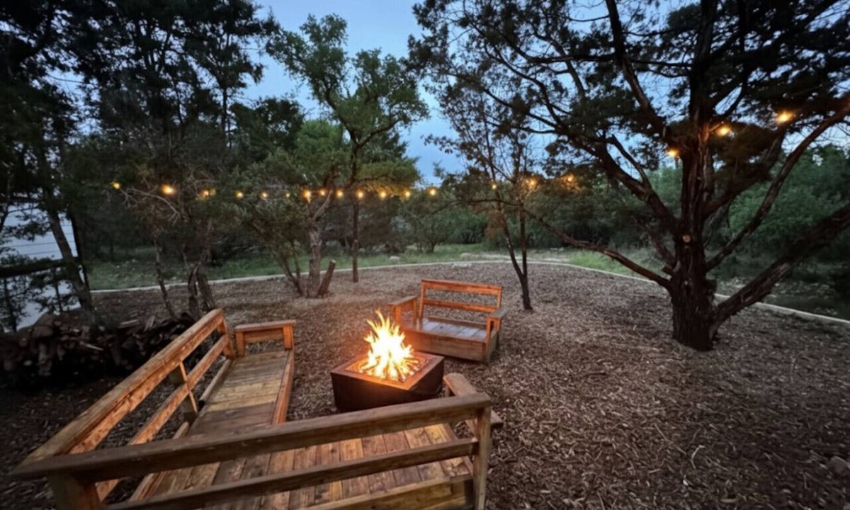 Canyon Lake Cottage | Rustic & Private 5 Acres- Hot Tub, Fire Pit, Grill