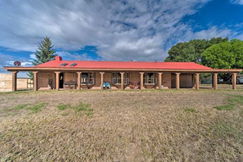 Ruidoso House | Rustic Ranch Retreat w/Yard: 16 Mi to Ski Apache!