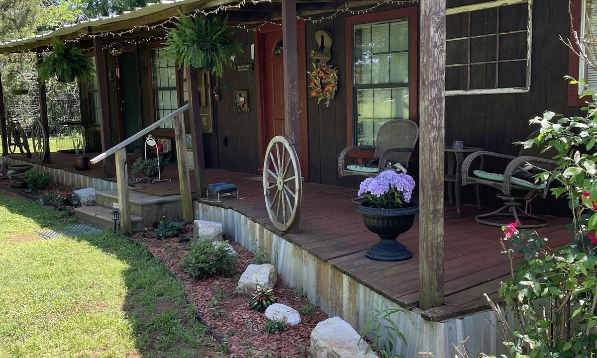 Rusk Cabin | Rustic ranch retreat with access to private saltwater pool