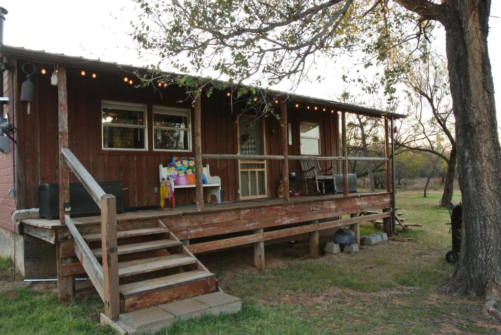 Vernon House | Rustic Red River Retreat