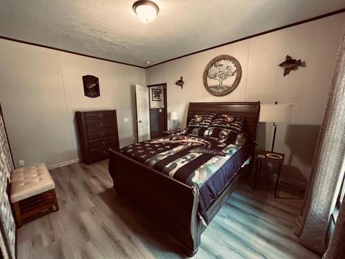 Benton House | Rustic Resort