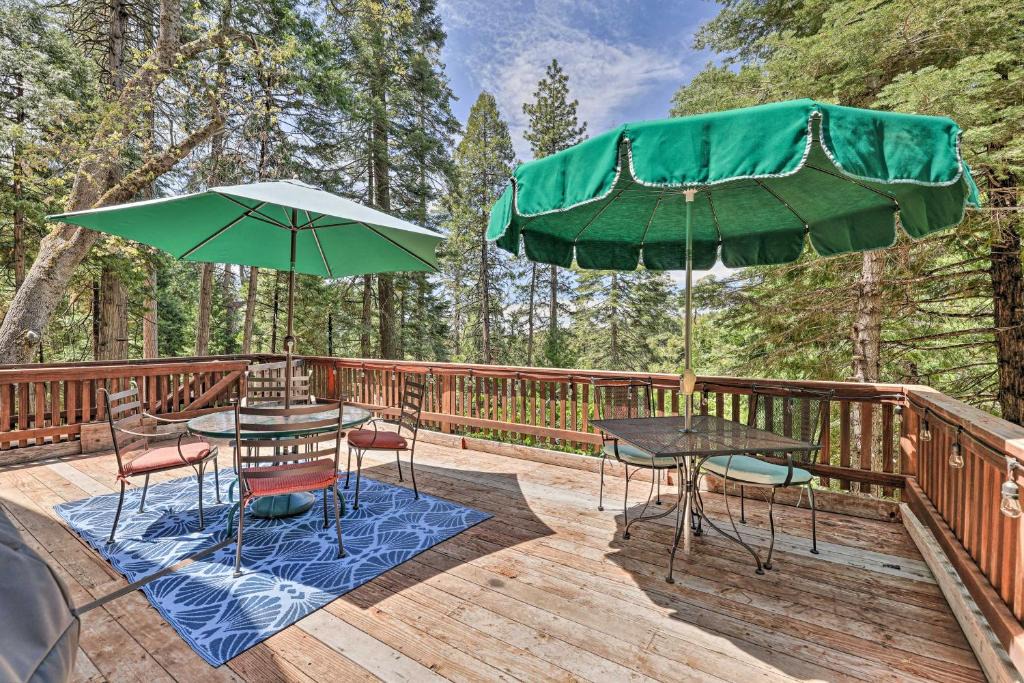 Arnold House | Rustic Retreat - Hideout with Community Perks