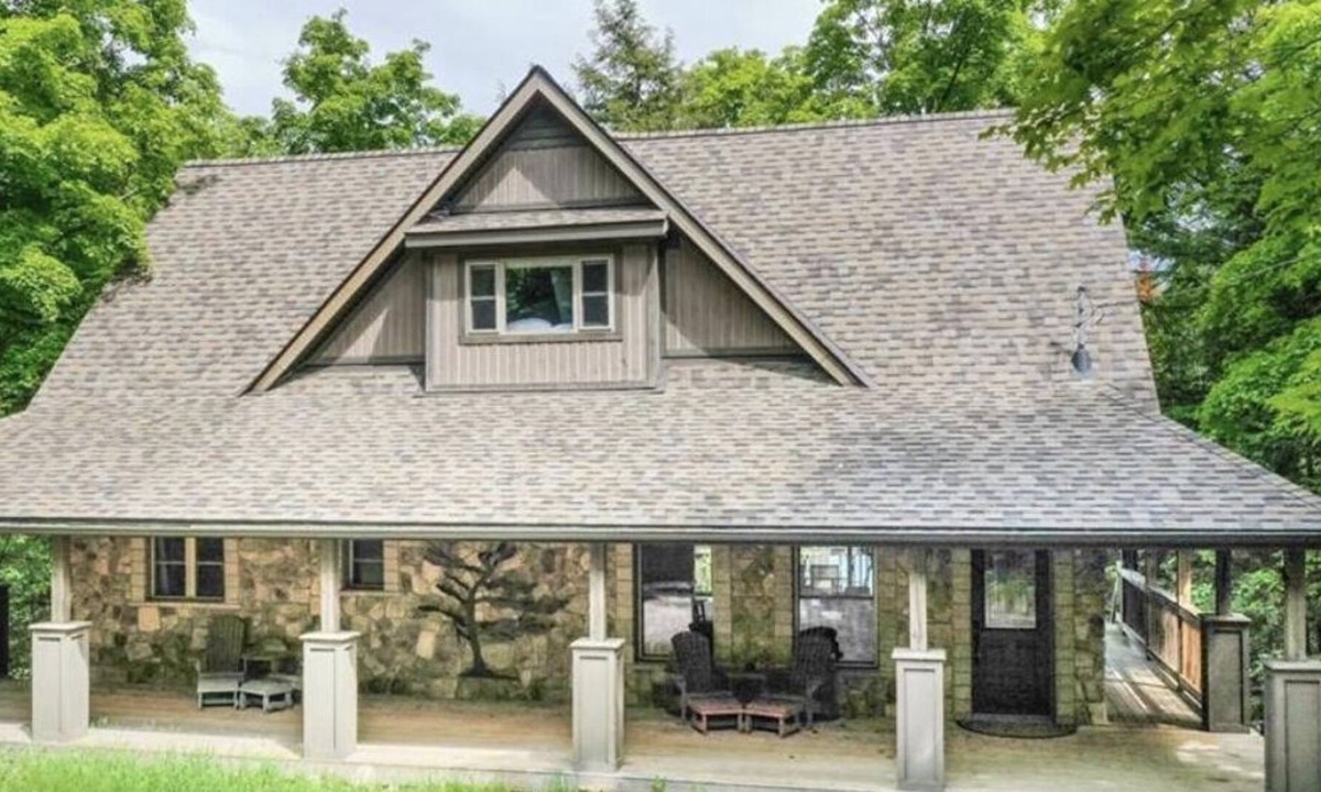 Novar Cottage | Rustic retreat kearney