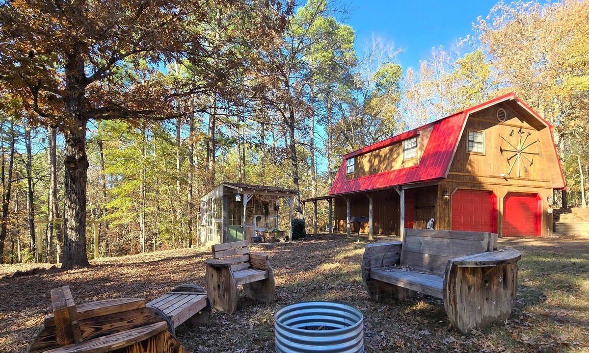 Avinger House | Rustic Retreat near nLake O the Pines