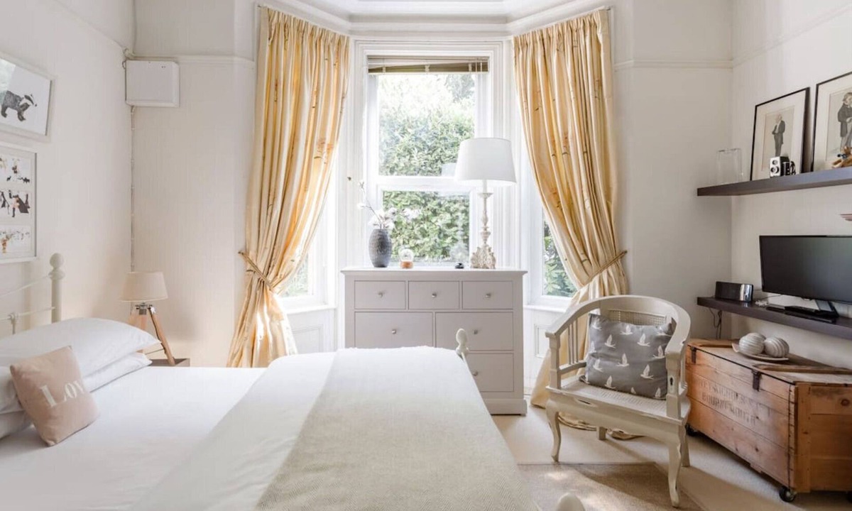 Bournemouth Apartment | Rustic Revived Victorian Seaside Retreat