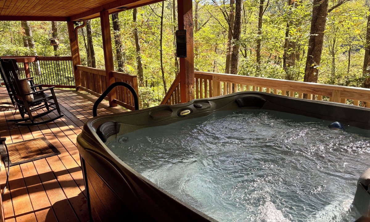Ellijay Cabin | Rustic Ridge- A cozy 2-bedroom+loft cabin outside Elijay w/hottub, firepit.