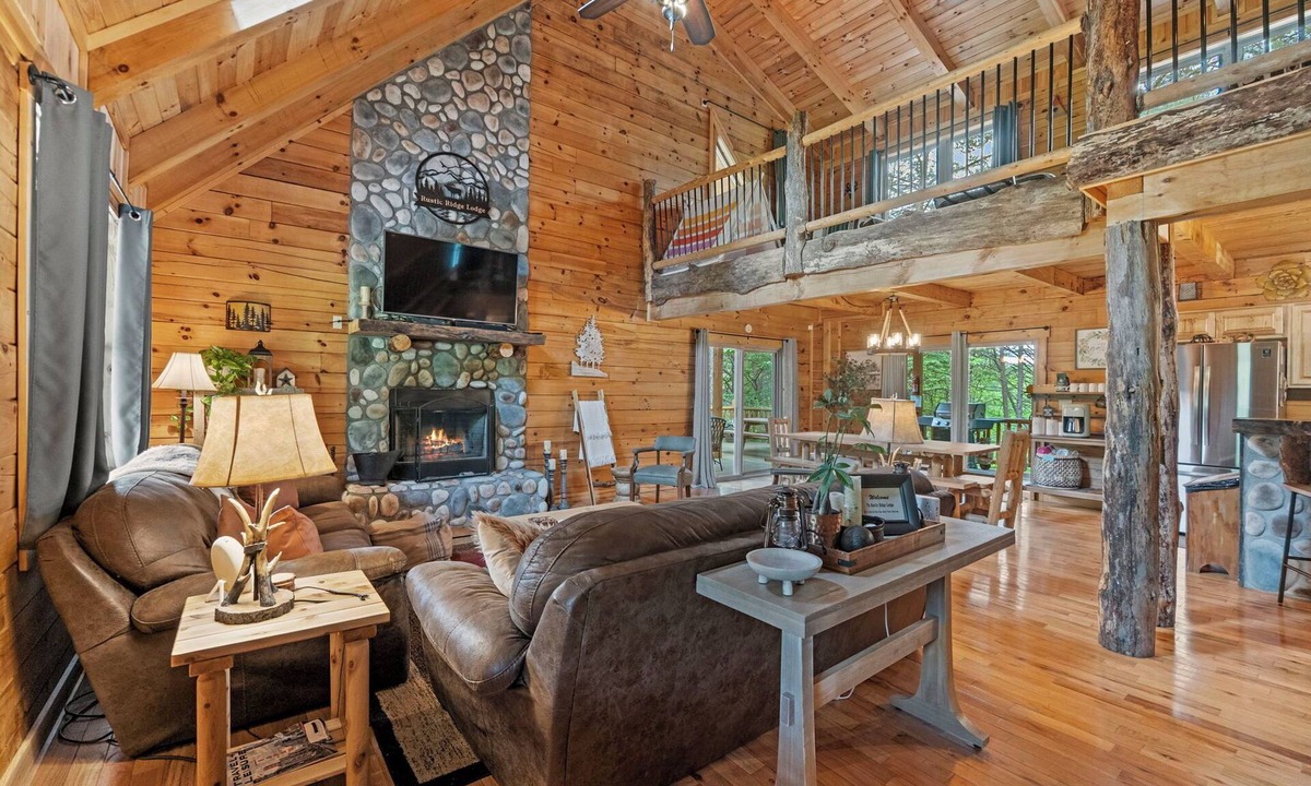 Rockbridge Cabin | Rustic Ridge Lodge - Private Spa, Game Room, on 5 Private Acres, Hiking Nearby