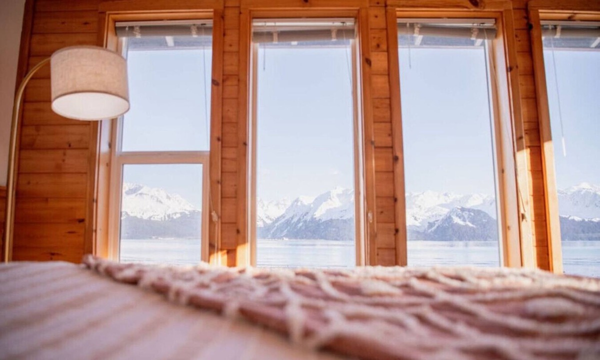 Lowell Point Cabin | Rustic Roots Seaside Blush Cabin (ADA)